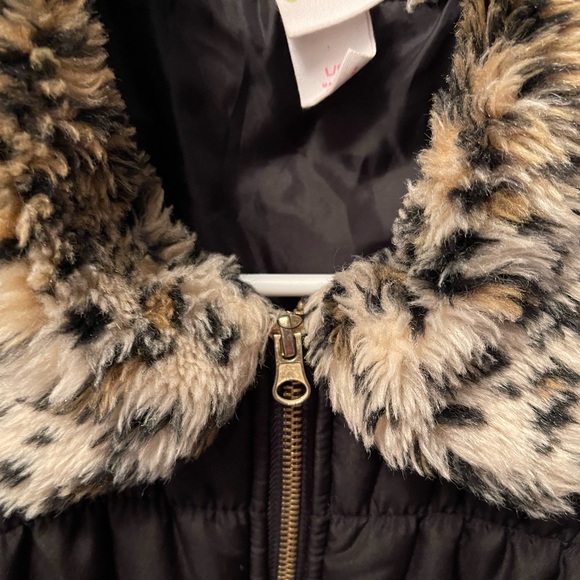 Girls black Vest jacket with faux fur colkar - Picture 4 of 5